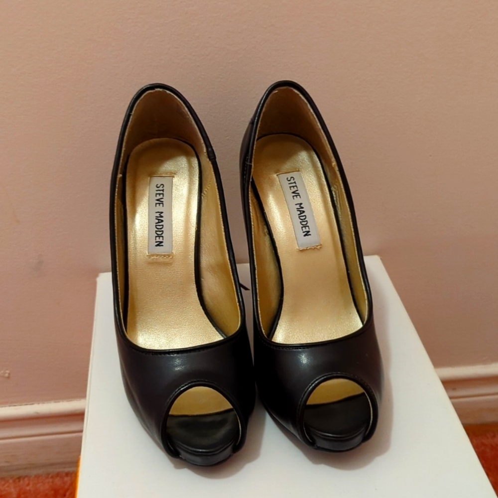 Steve Madden peep toe pumps